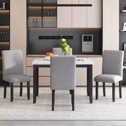 Ensemble de salle à manger 5 pièces avec table à manger en faux marbre, 4 chaises de salle à manger épaisses et rembourrées, gris/blanc - ModernLuxe