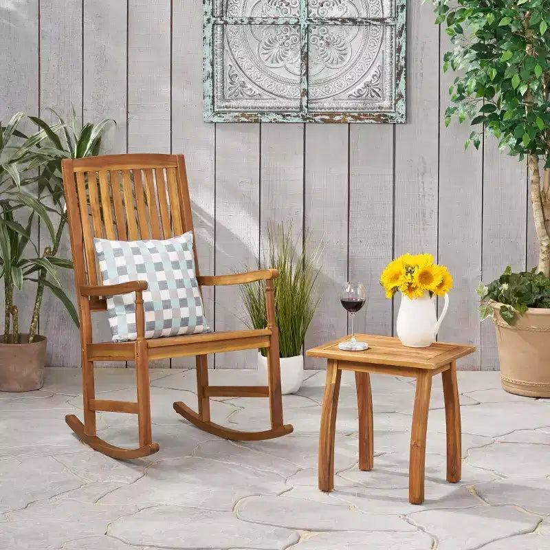 Christopher Knight Home Reynard Ensemble chaise berçante et table d'extérieur en bois d'acacia avec design à lattes