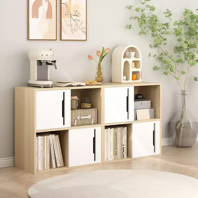 Meuble de rangement moderne avec portes coulissantes, étagères ouvertes et fermées à 2 niveaux, bois naturel avec panneaux blancs