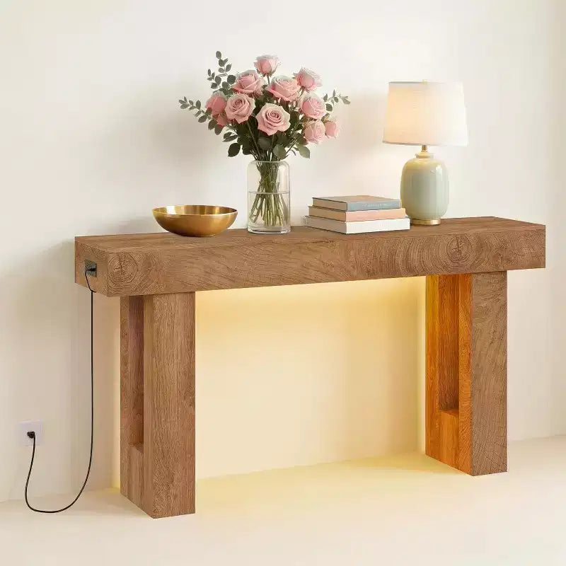 Table console de ferme 63" avec station de charge et lumière LED, table de canapé étroite pour couloir et salon, finition bois naturel