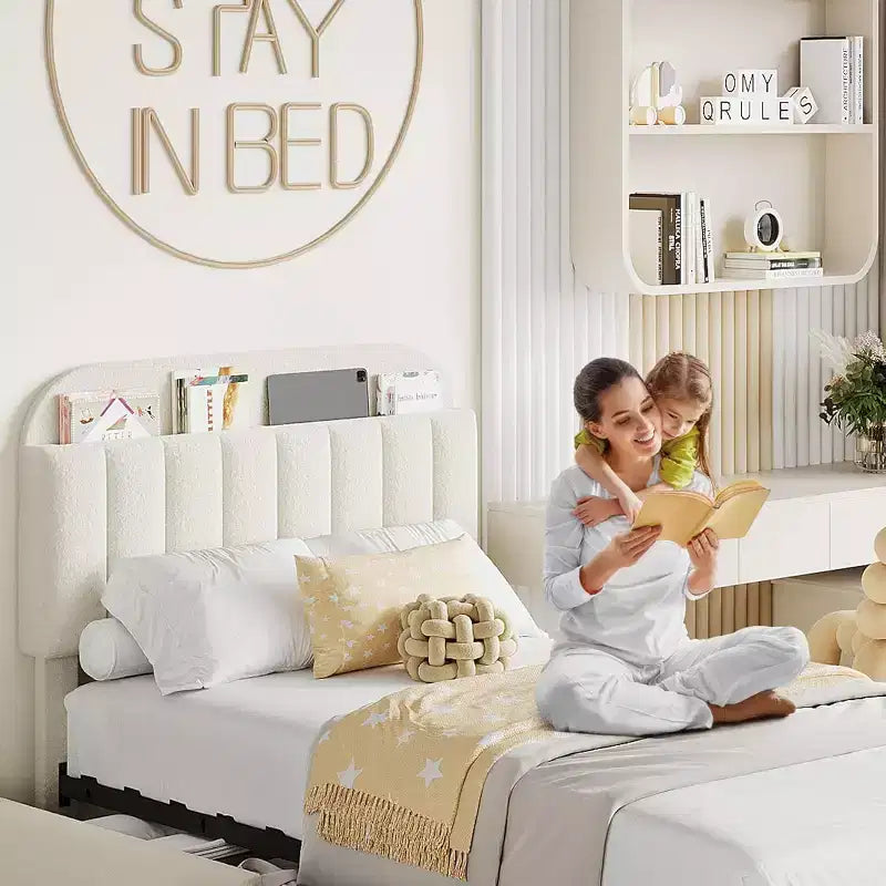 Cadre de lit simple, montage facile, design peu encombrant pour salon et chambre d'amis, beige