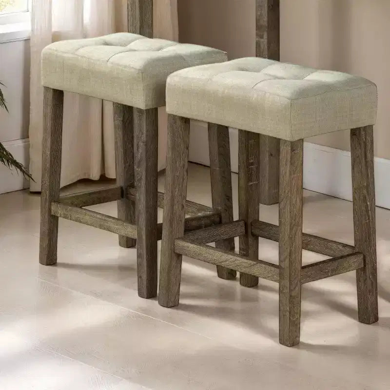 Ensemble de salle à manger GDFStudio Bennett en bois transitionnel 3 pièces à hauteur de comptoir avec tabourets rembourrés capitonnés de couleur biscuit