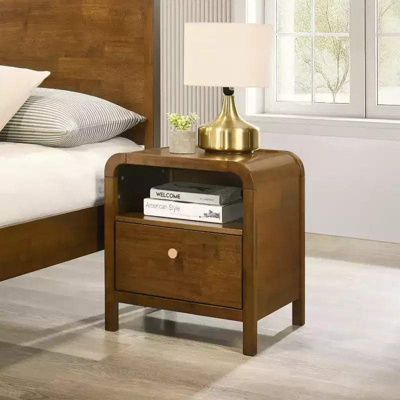 Ensemble de chambre à coucher en bois Eldren de Roundhill Furniture, lit plateforme avec commode, miroir, deux tables de chevet, chiffonnier au fini noyer
