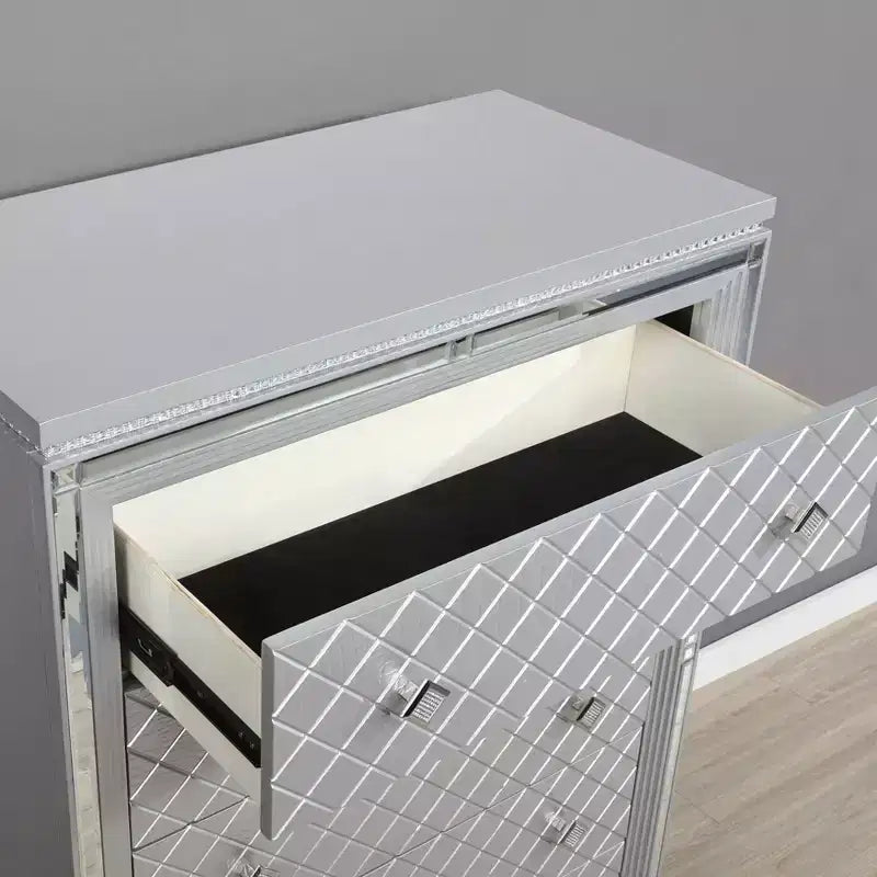 Ensemble de chambre Tenaya 6 pièces pour très grand lit californien, argent/gris - HOMES: Inside + Out : Design glamour, garnitures miroir, capitonnage à boutons