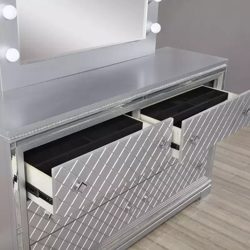 Ensemble de chambre Tenaya 6 pièces pour très grand lit californien, argent/gris - HOMES: Inside + Out : Design glamour, garnitures miroir, capitonnage à boutons