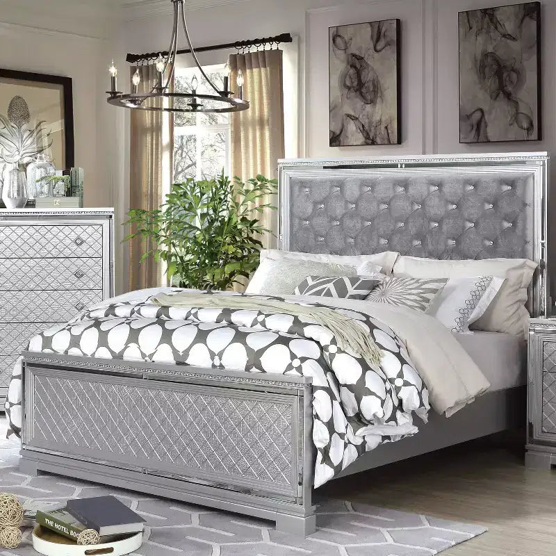 Ensemble de chambre Tenaya 6 pièces pour très grand lit californien, argent/gris - HOMES: Inside + Out : Design glamour, garnitures miroir, capitonnage à boutons