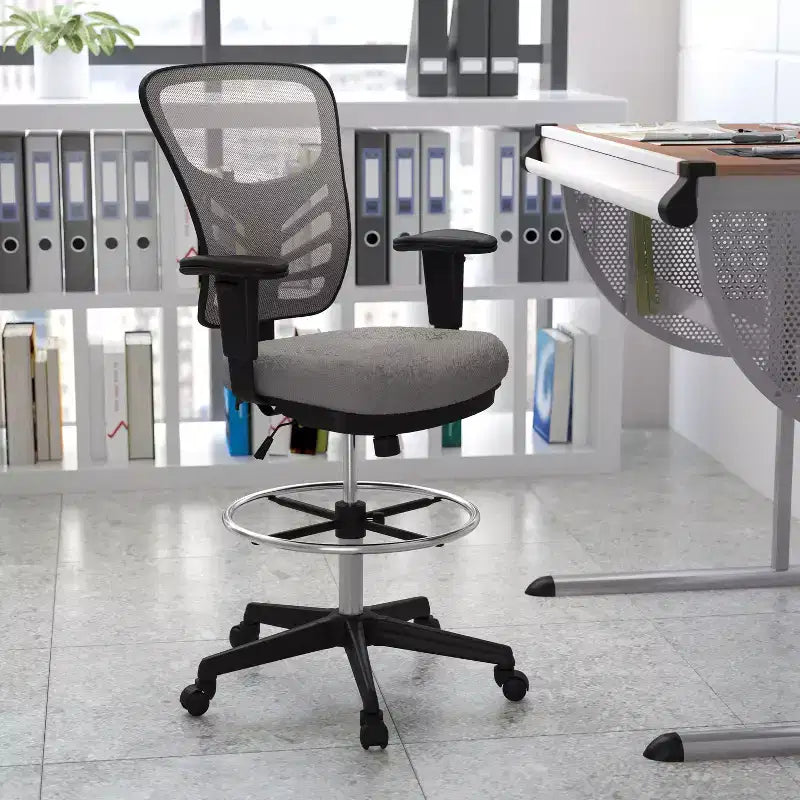 Chaise de bureau ergonomique à dossier mi-haut en maille avec repose-pieds chromé réglable et accoudoirs réglables