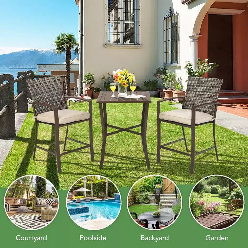 Ensemble de meubles de bar de patio 3 pièces Costway en rotin avec table à lattes et 2 tabourets coussinés marron pour bord de piscine