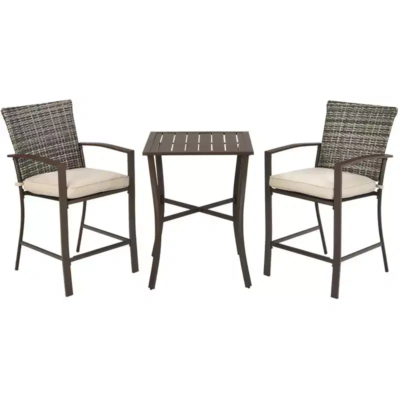 Ensemble de meubles de bar de patio 3 pièces Costway en rotin avec table à lattes et 2 tabourets coussinés marron pour bord de piscine
