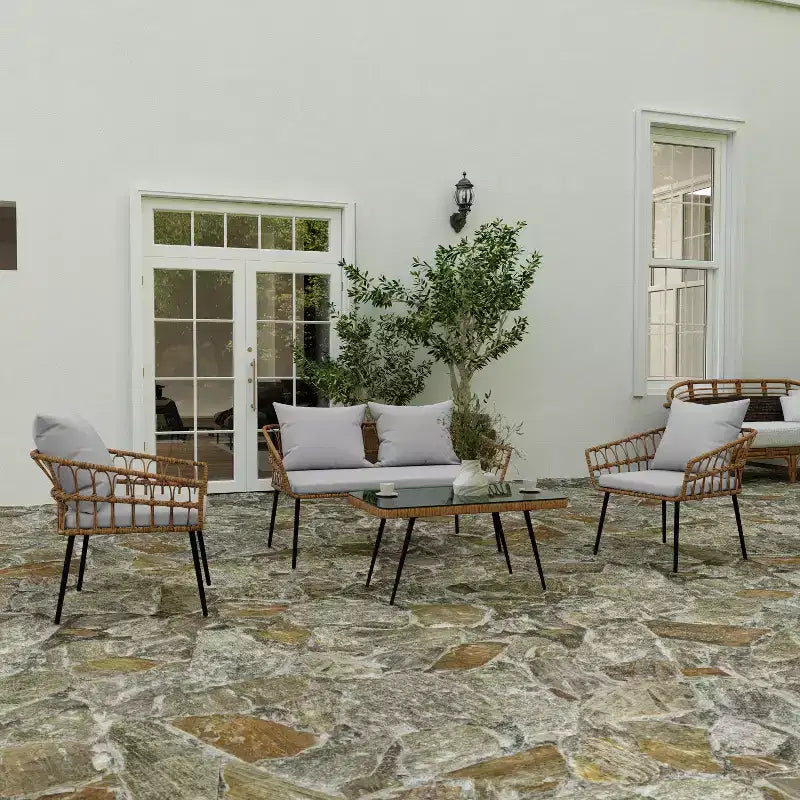 Ensemble de patio bohème Merrick Lane de quatre pièces tressé en corde de rotin naturel pour l'intérieur/l'extérieur avec deux chaises, une causeuse et une table avec coussins