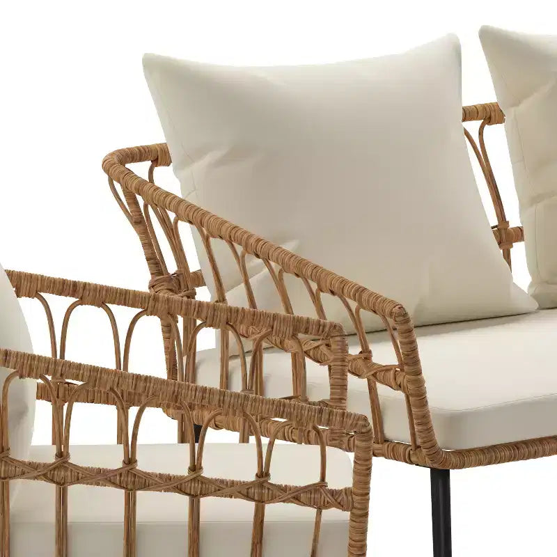 Ensemble de patio bohème Merrick Lane de quatre pièces tressé en corde de rotin naturel pour l'intérieur/l'extérieur avec deux chaises, une causeuse et une table avec coussins